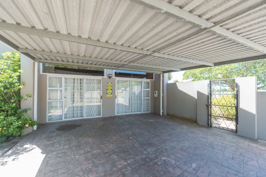 8 Bedroom Property for Sale in Summerstrand Eastern Cape